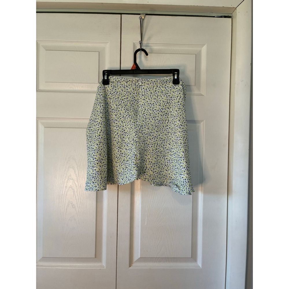 Women's H&M Plus Size 20 Floral Mini Skirt in White and Green - Picture 3 of 6